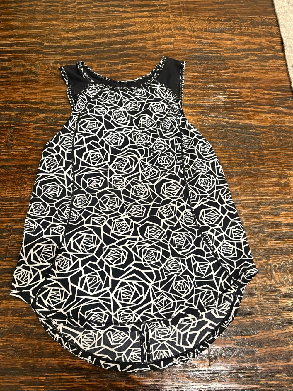 Lululemon Black & White Floral tank top -Size 4